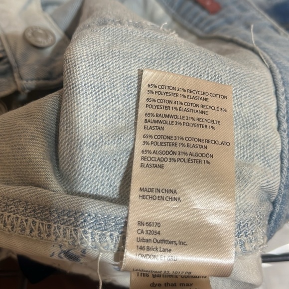 Anthropologie Pilcro Low Rise Light Wash Cut Off Denim‎ Shorts Size 28 - Picture 7 of 8